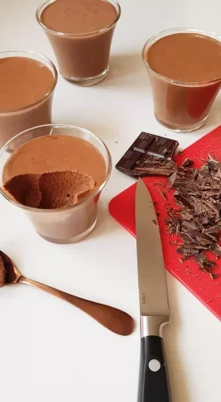 Mousse au chocolat (pâte à bombe)